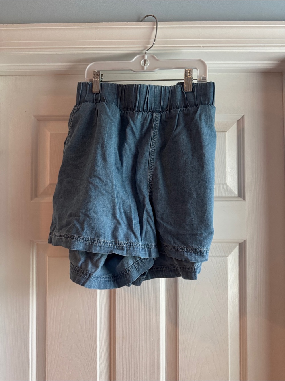 Torrid size 2 Women's Elastic Waist Blue Denim-Look Shorts